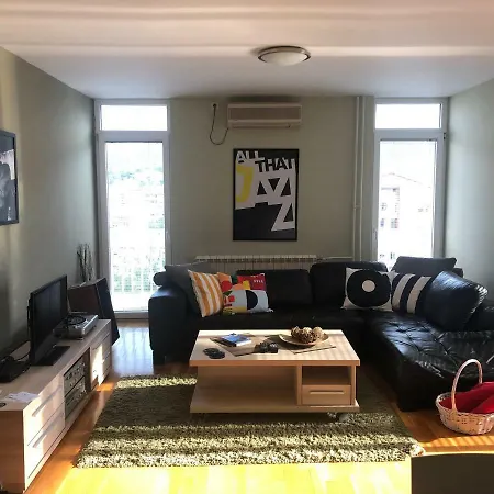 Апартаменти Modern Central With Gorgeous Mountain View