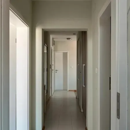 Modern Central With Gorgeous Mountain View Скоп'є