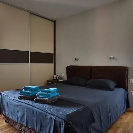 Апартаменти Modern Central With Gorgeous Mountain View